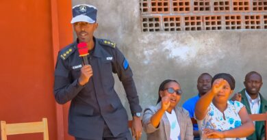 Nyaruguru: Polisi yaburiye urubyiruko ku myitwarire ishobora kubashora mu byaha Nyaruguru: Polisi yaburiye urubyiruko ku myitwarire ishobora kubashora mu byaha